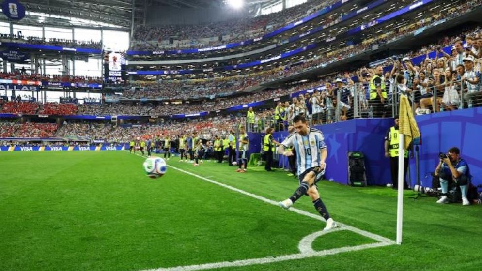 Stars sparkle early as Messi, Mbappe light up WC