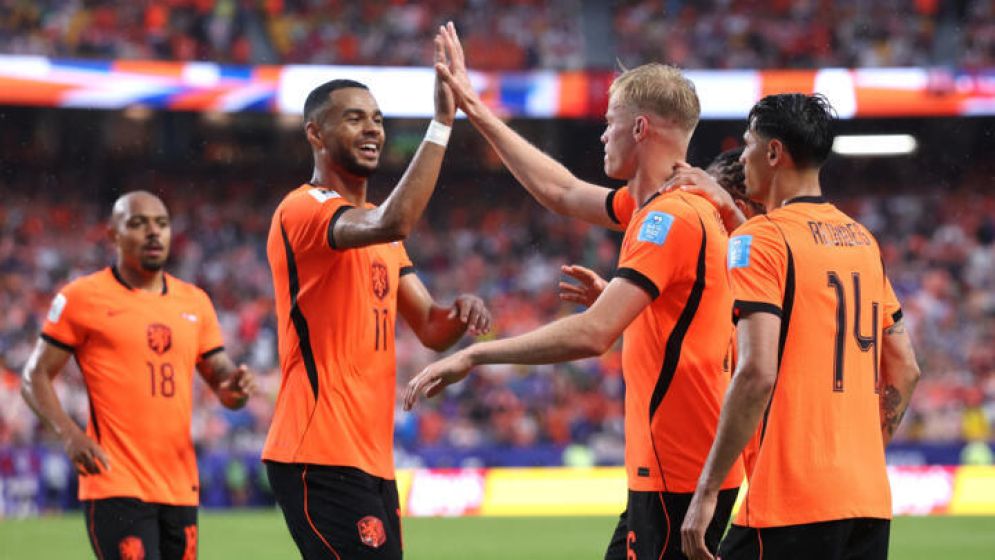 Dutch march into World Cup knockouts as group winners