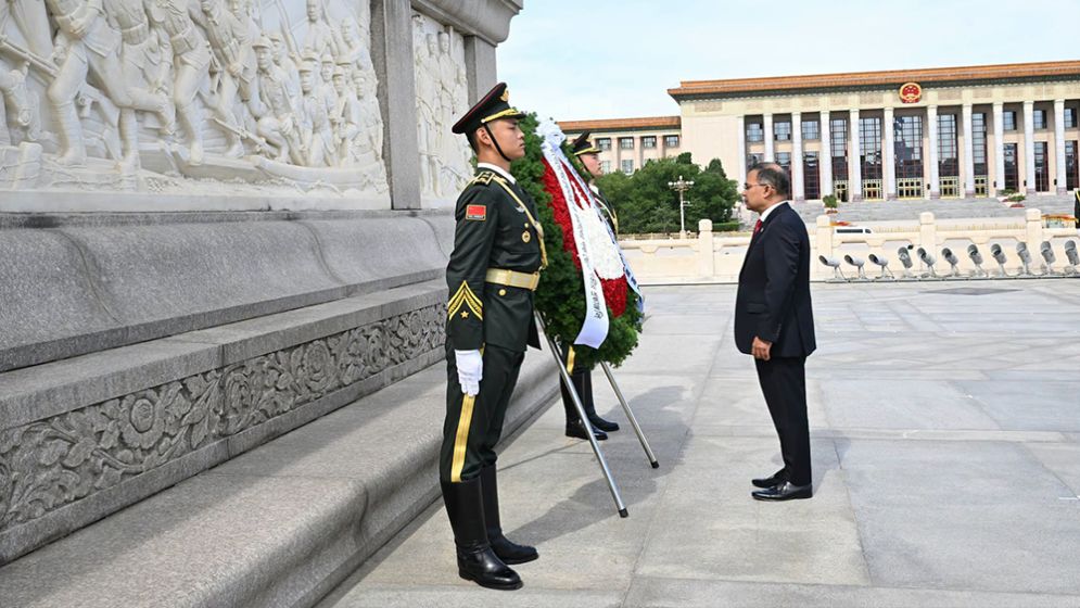 Tarique Rahman pays homage to Chinese heroes at Tiananmen Square