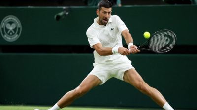 Djokovic sees off inspired Wu to reach second round