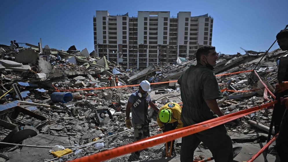 Venezuela leader declares seven days of mourning for quake victims