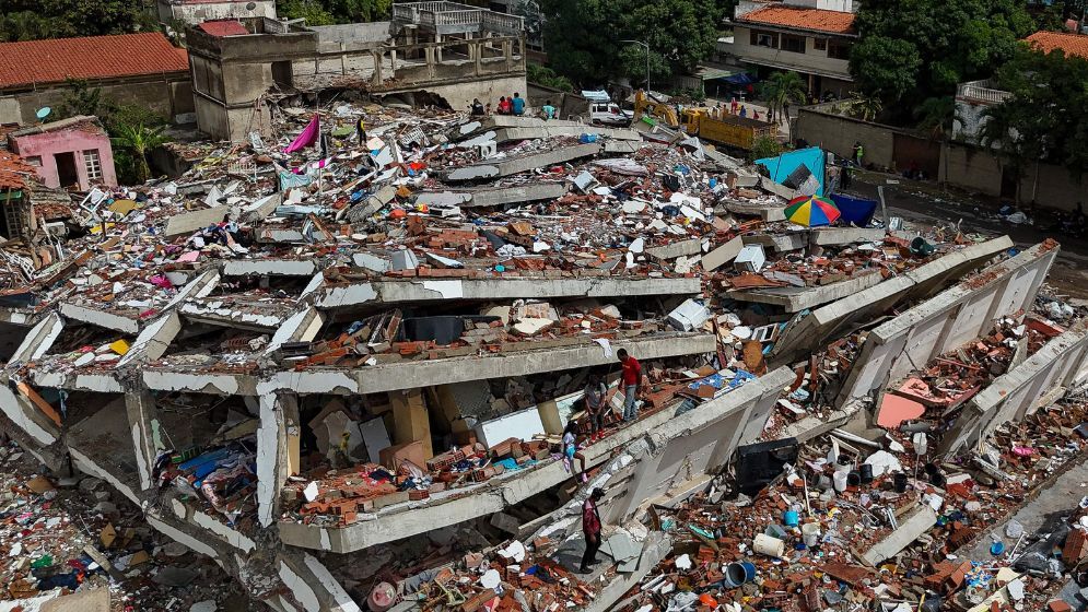 Death toll from Venezuela earthquakes rises to 1,943: official