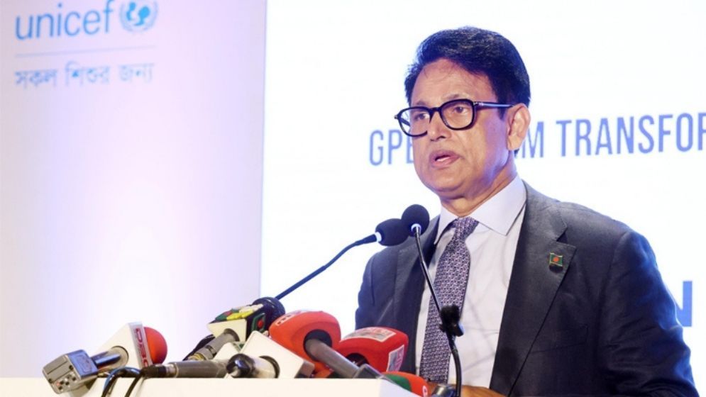 Education minister announces plan to recruit over 100,000 teachers