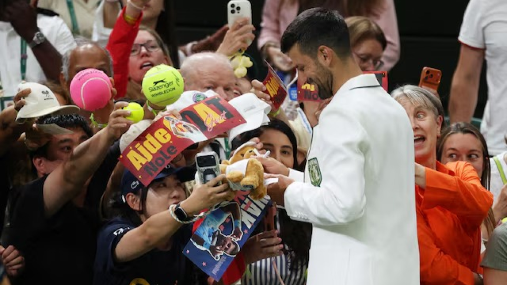 Djokovic scares ball girl, eyes McIlroy's Green Jacket