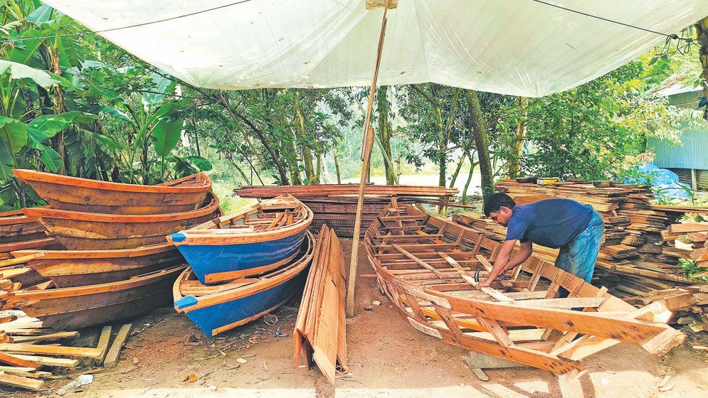 Monsoon revives traditional boat-building trade in Chalan Beel