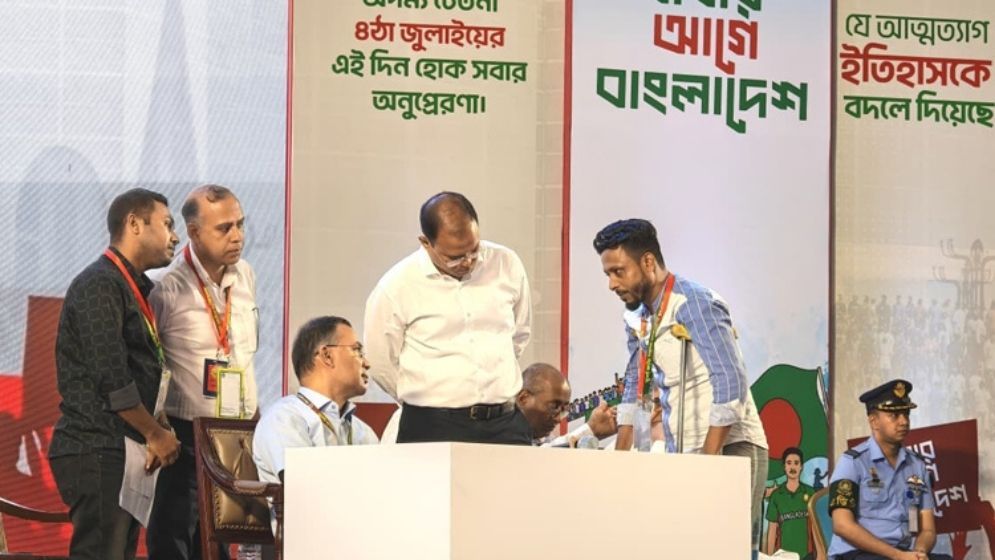 July martyrs’ families become emotional getting PM at side