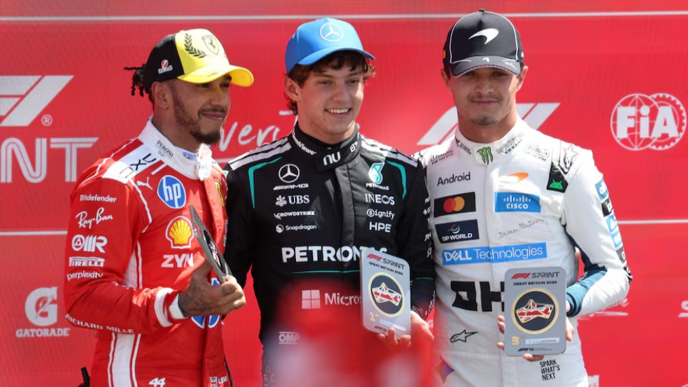 Antonelli denies Hamilton a home sprint win