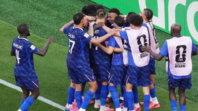 Mbappe keeps cool as France survive furnace against Paraguay