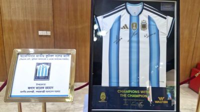 PM gifts signed Lionel Messi jersey to National Museum