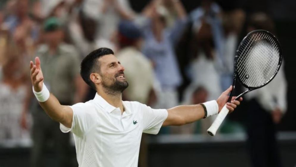 Djokovic tames Auger-Aliassime to return to semis