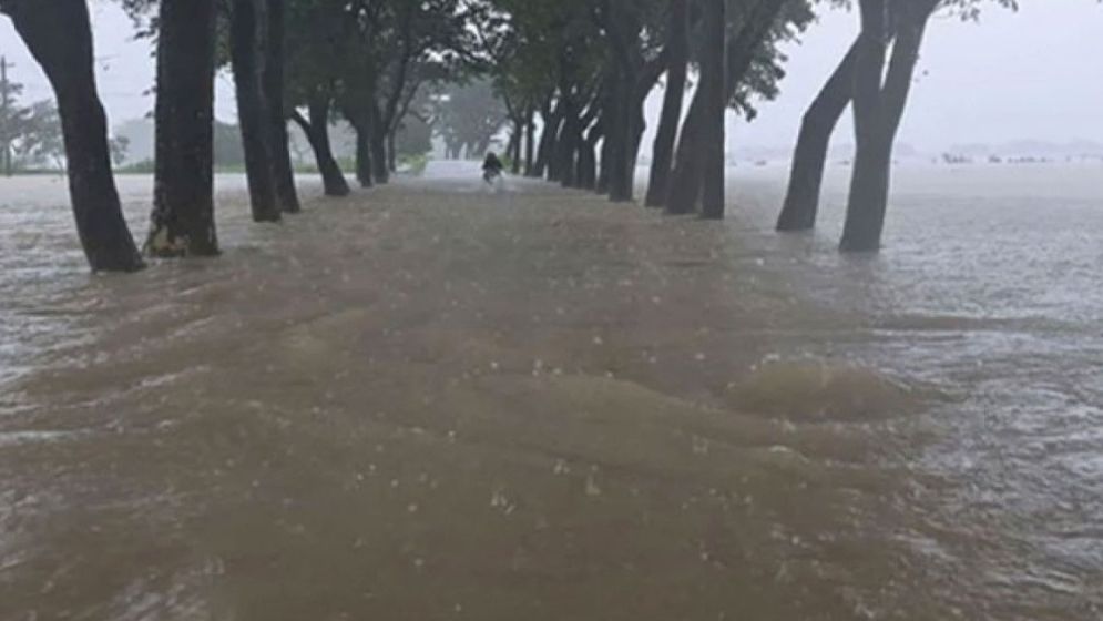 Water levels on five rivers remain above danger mark