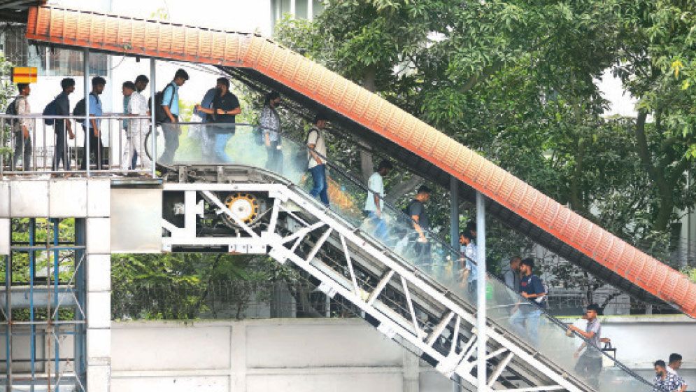 Most escalator-equipped footbridges in Dhaka fail pedestrians