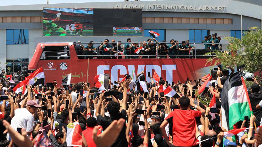 Hundreds welcome Salah's Egypt home