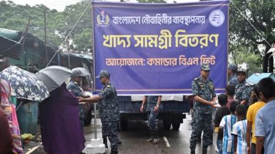 Navy distributes cooked food among flood-hit families in Chattogram