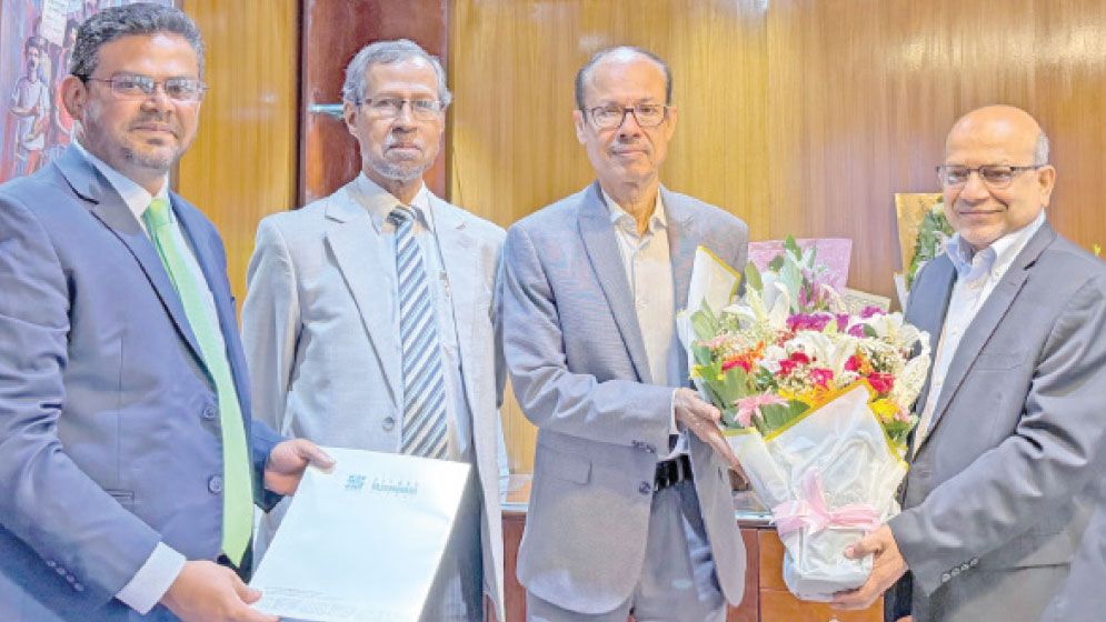SBG chairman congratulates 
new BSEC chief