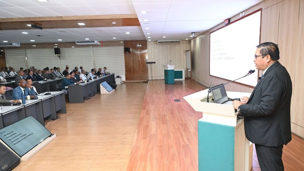 Myanmar envoy delivers speech on his country’s foreign policy at NDC