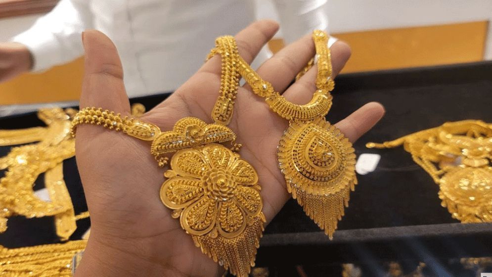 Gold prices fall again