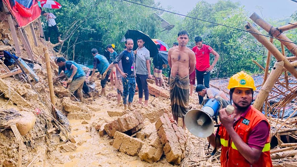 HRW calls for urgent action as landslides kill Rohingyas in Bangladesh