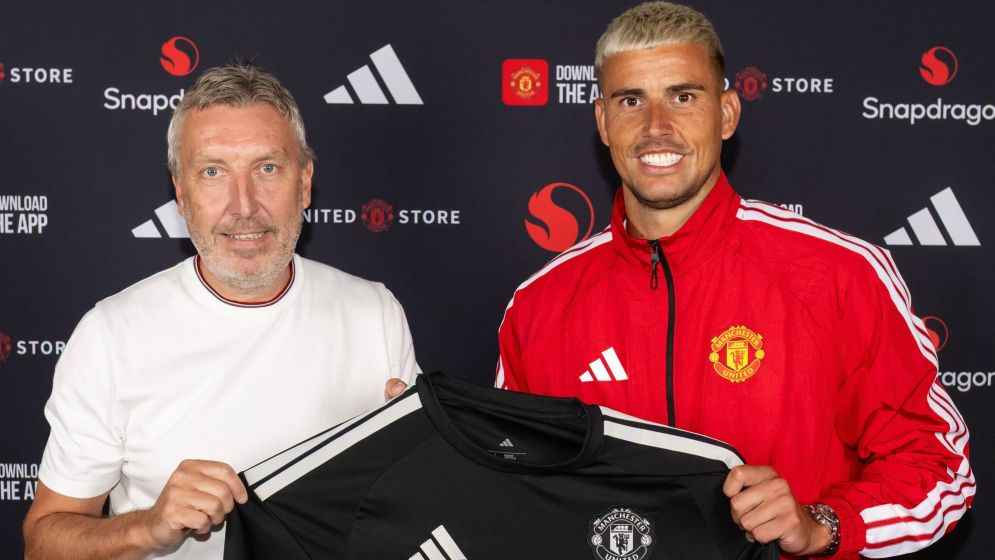 Man Utd sign goalkeeper Darlow on two-year deal
