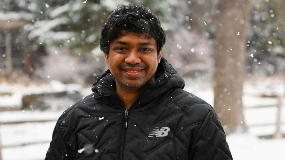Environmental journalist Mosabber sets new standard for newsroom beats in Bangladesh