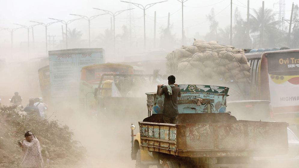 Dhaka's air remains unhealthy for sensitive groups