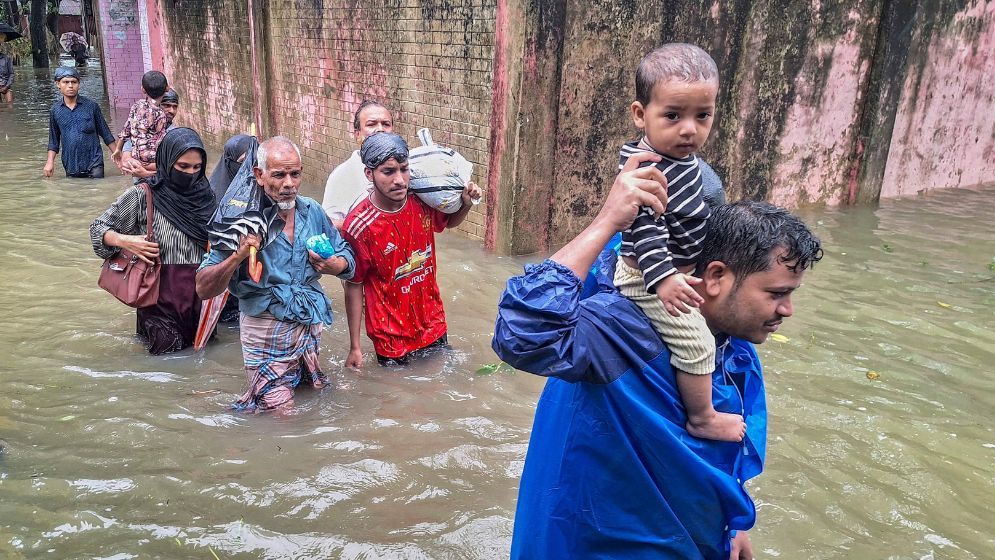 Diarrhoea cases rise in flood-hit Ctg, 1 dies