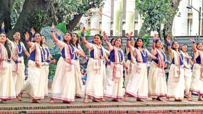 Charukola blooms in monsoon hues at ‘Ghonoghota 2’