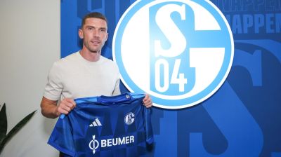 Germany defender Gosens signs with Schalke