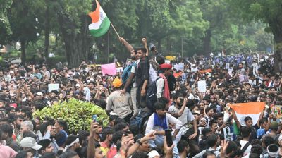 Protests turn violent in India as CJP marches to parliament