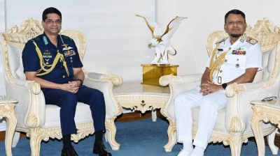 Navy chief pays farewell courtesy call on Air Force chief