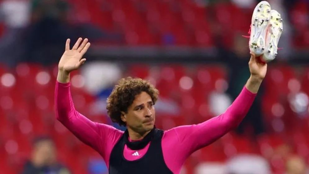 Ochoa announces retirement from professional football