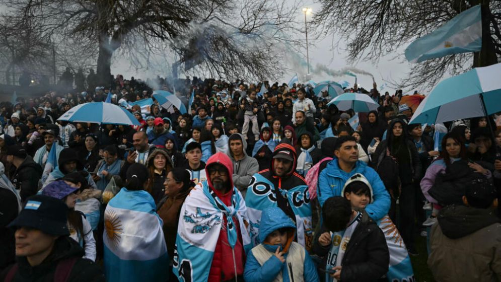 Thousands welcome Argentina squad home