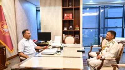 Outgoing Navy chief meets PM