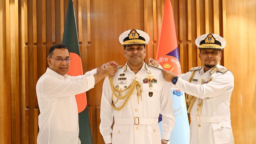 PM pins vice admiral rank badge on new navy chief