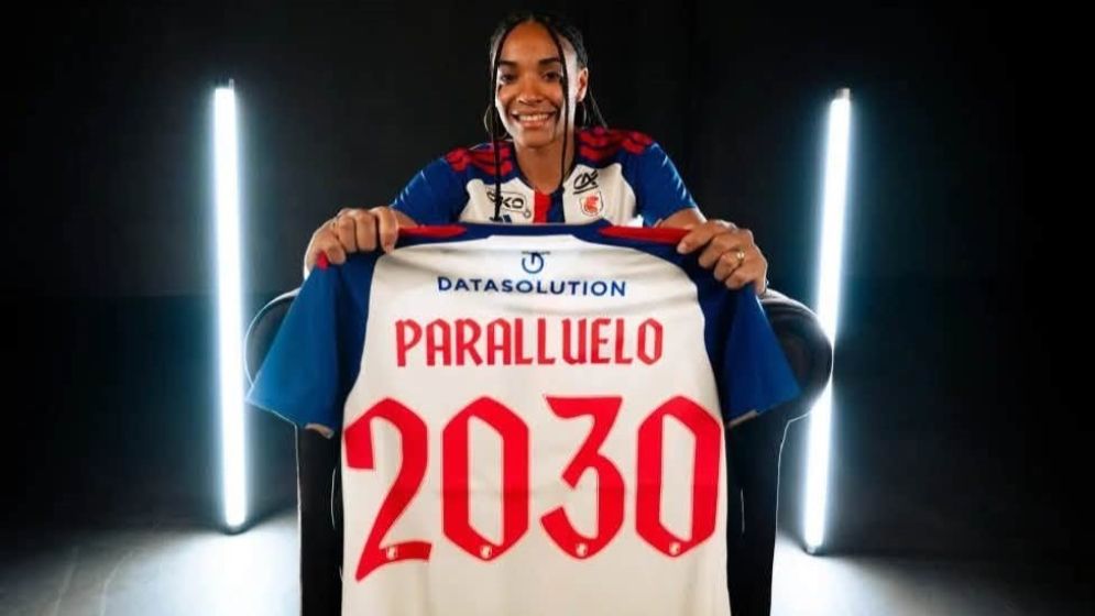 Spain striker Paralluelo joins Lyon from Barcelona