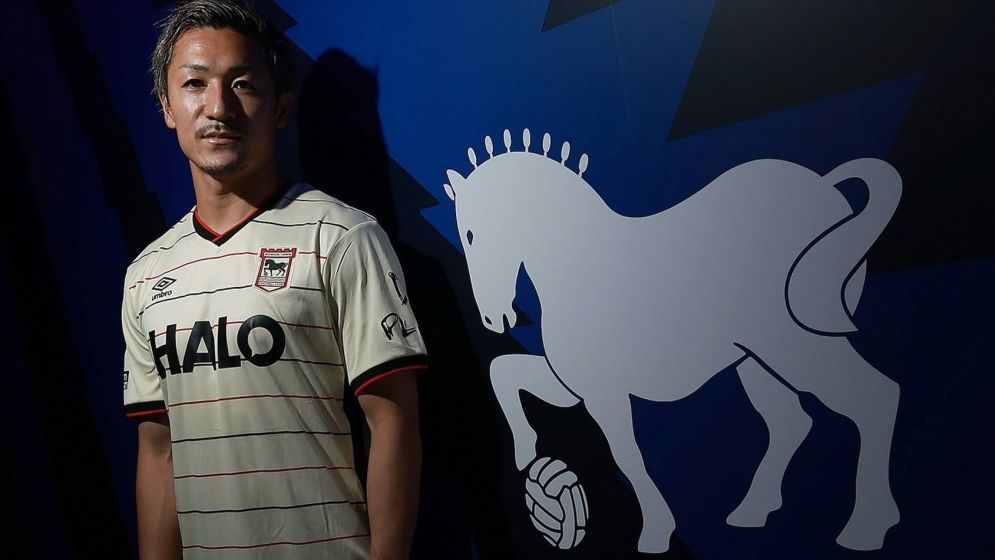 Ipswich sign Japanese forward Maeda from Celtic