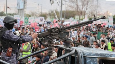 Saudis, Houthis exchange fire as oil refinery targeted in Madinah