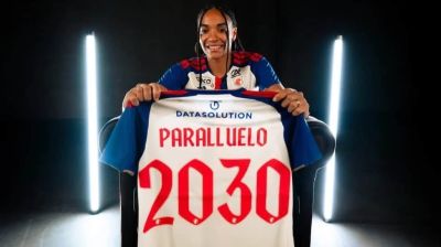 Spain striker Paralluelo joins Lyon from Barcelona