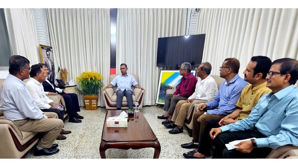 Newly appointed contractual officials call on Prime Minister