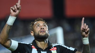 Neymar scores twice, mocks critics on Santos return