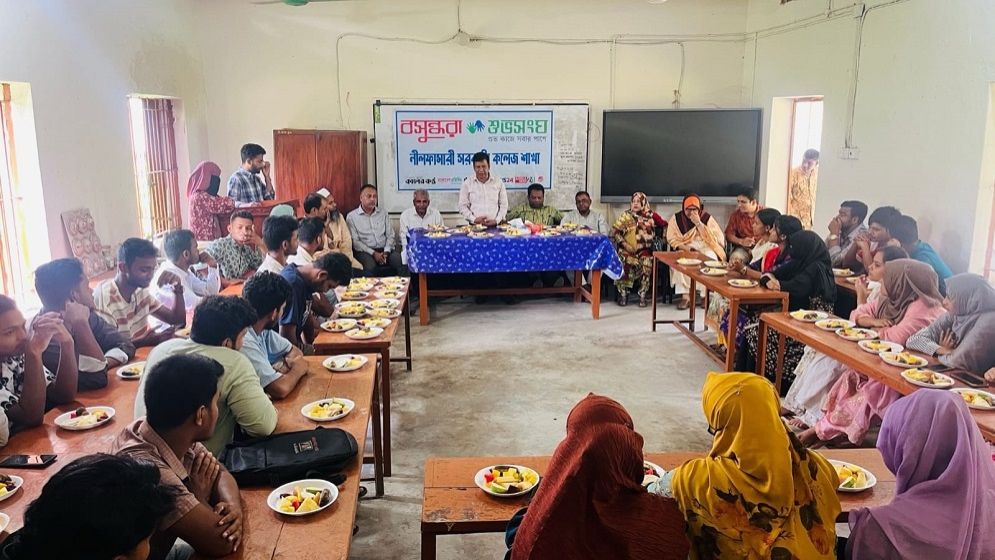Fruit feast held at Nilphamari Government College