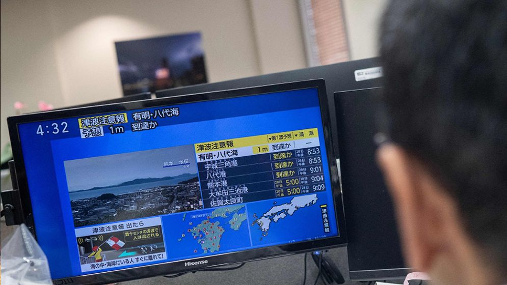 Japan issues tsunami alert after 7.1-magnitude quake