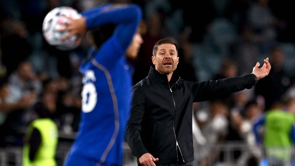 Alonso starts Chelsea reign with 6-4 win
