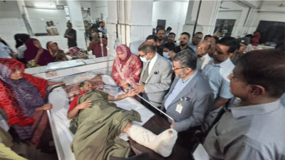 Health minister visits hospital to see Mirpur wall collapse victims