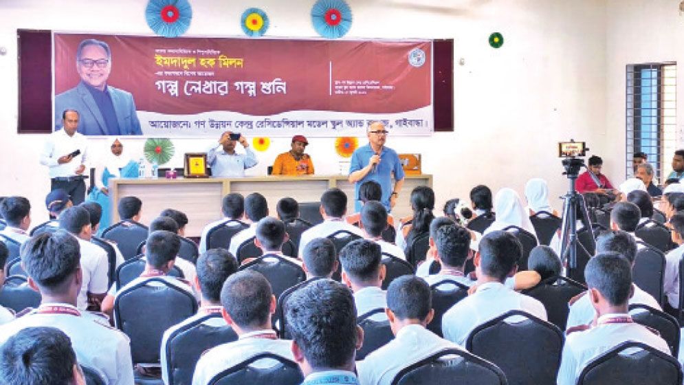 Imdadul Haq Milan shares literary experiences with Gaibandha students