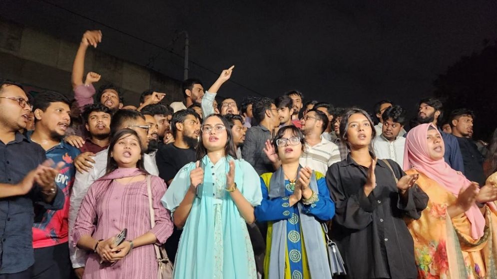 Chhatra Shakti protests at DU condemning attack on NCP leaders