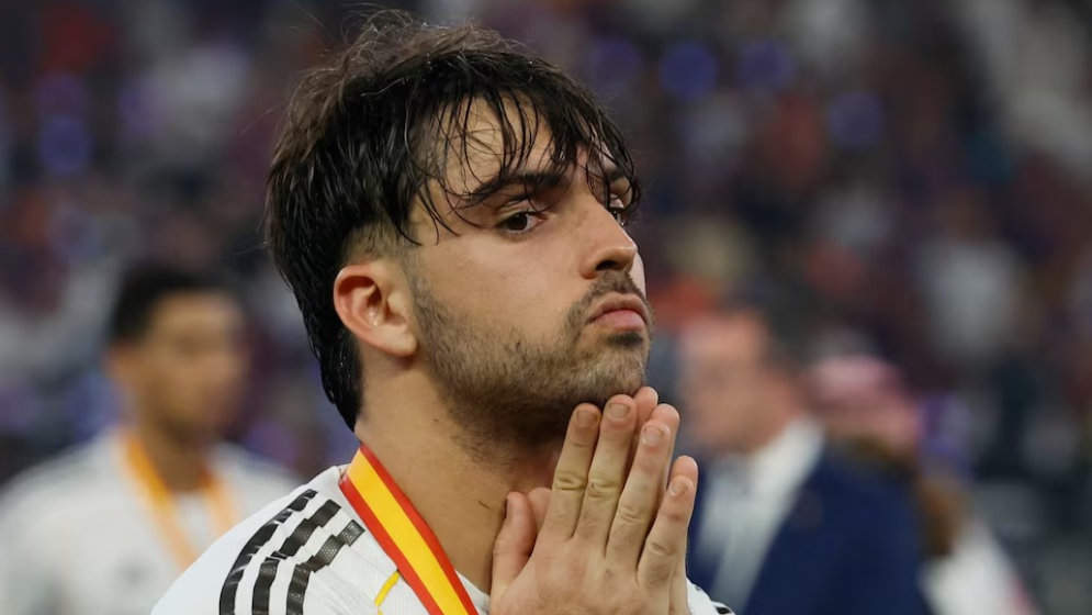 Raul Asencio sidelined due to leg muscle injury