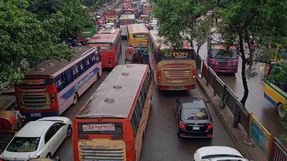 Traffic jam causes commuter misery on Rampura–Notun Bazar road