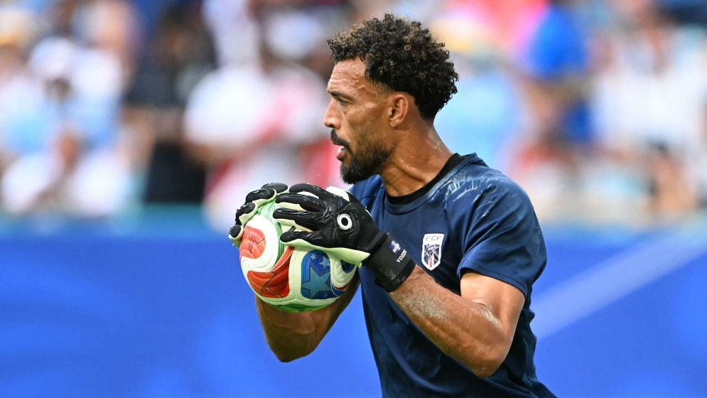 Vozinha's Colo Colo move delayed by 'personal matters'