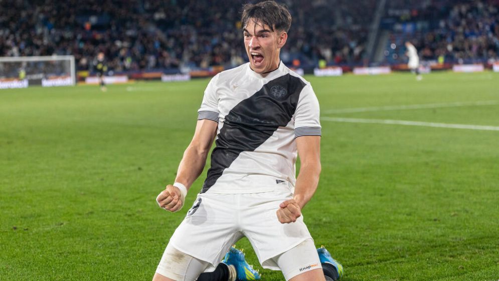 Real Madrid pounce to sign Levante striker Espi